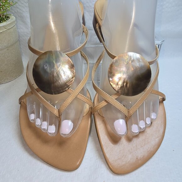 NINE WEST TAN SANDAL MEDALLION DETAIL STRAPPY FLAT WOMENS SIZE 9.5 - Picture 1 of 5